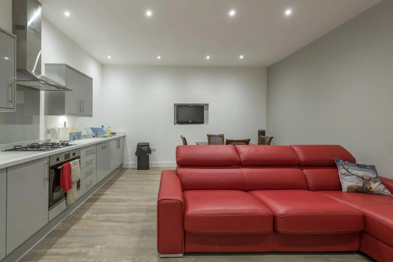 Apartment Haymarket Spacious 3 Bedroom Street Level Edinburgh