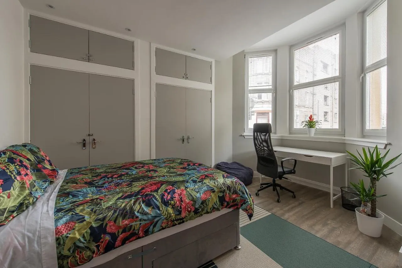 Haymarket Spacious 3 Bedroom Street Level Edinburgh 0*,  United Kingdom