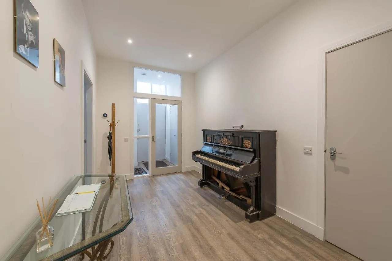 Haymarket Spacious 3 Bedroom Street Level Edinburgh Apartment