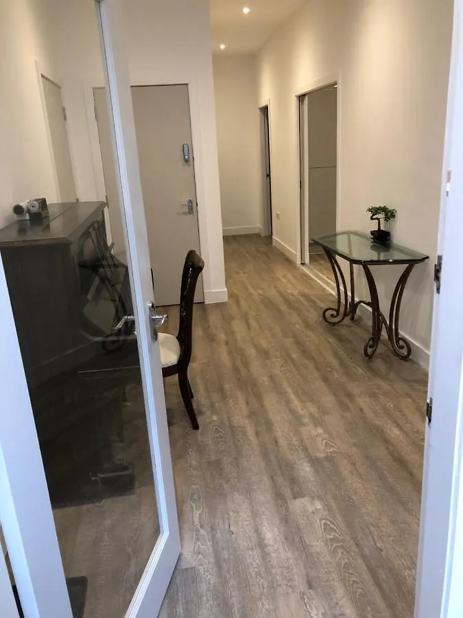 Apartment Haymarket Spacious 3 Bedroom Street Level Edinburgh