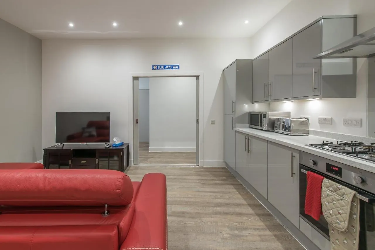 Haymarket Spacious 3 Bedroom Street Level Edinburgh