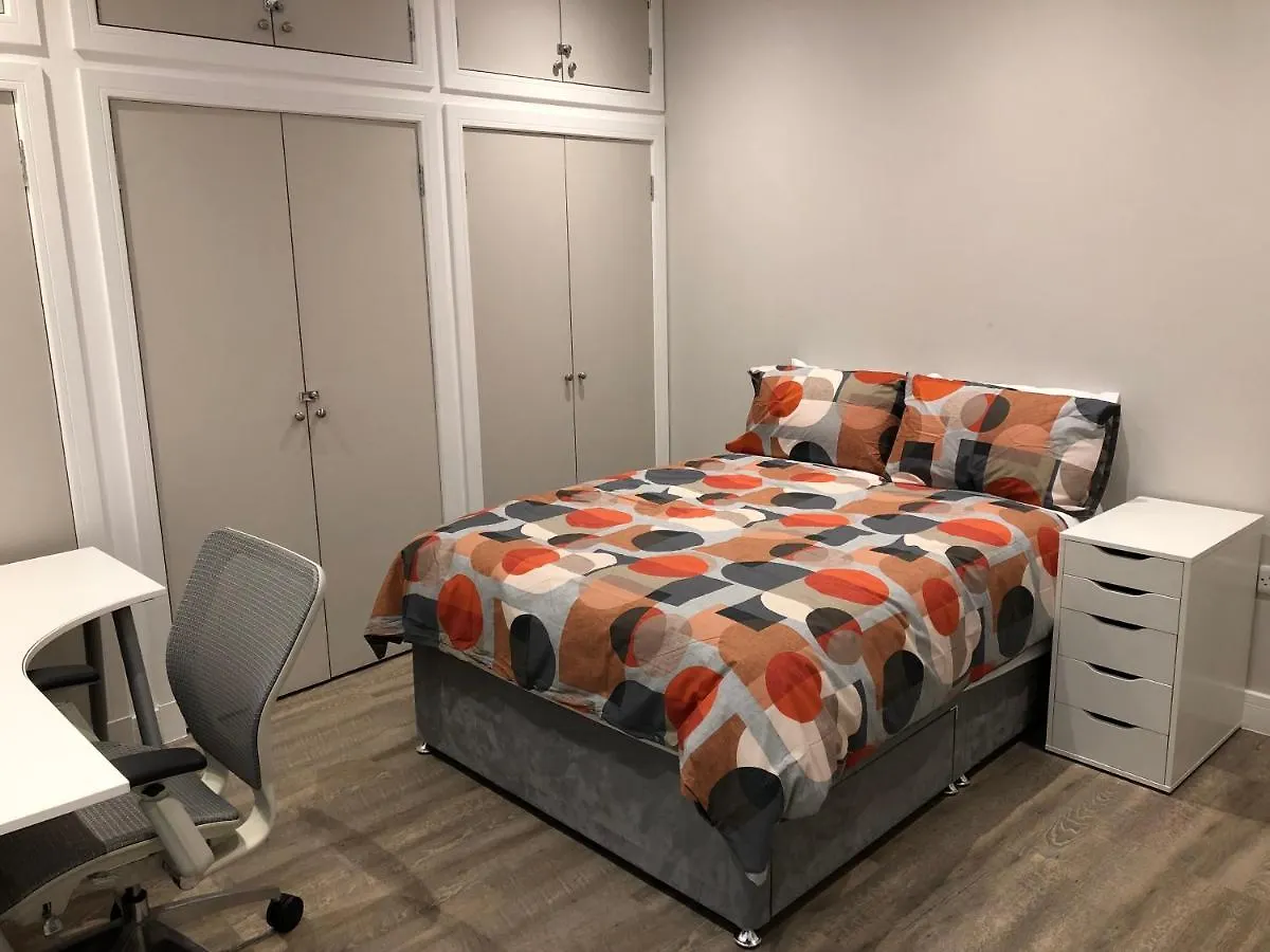 Apartment Haymarket Spacious 3 Bedroom Street Level Edinburgh