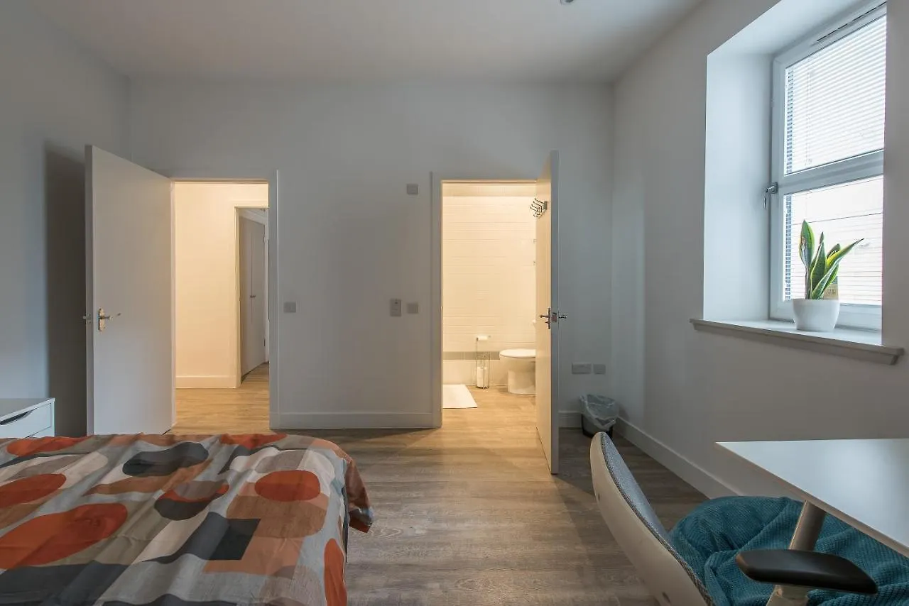Haymarket Spacious 3 Bedroom Street Level Edinburgh 0*,  United Kingdom
