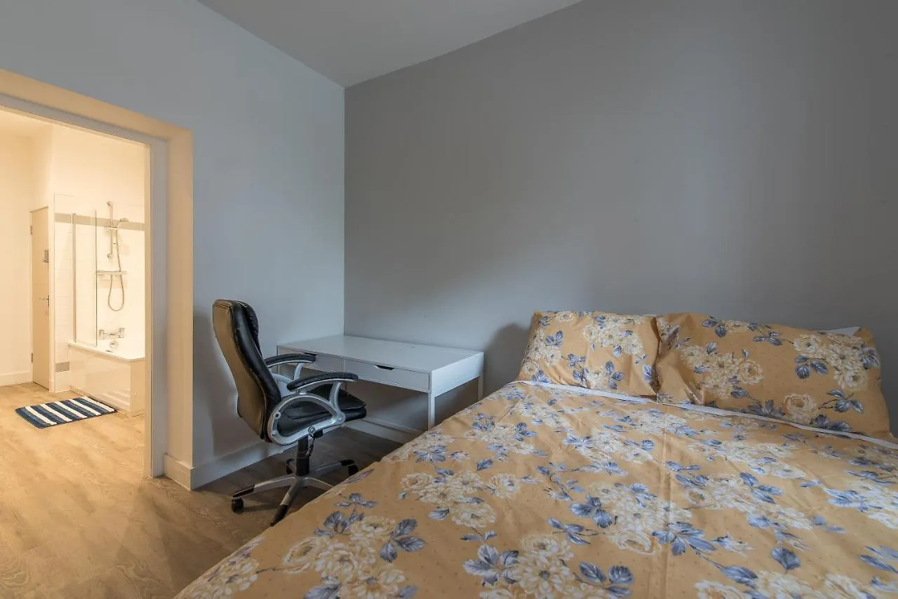Haymarket Spacious 3 Bedroom Street Level Edinburgh