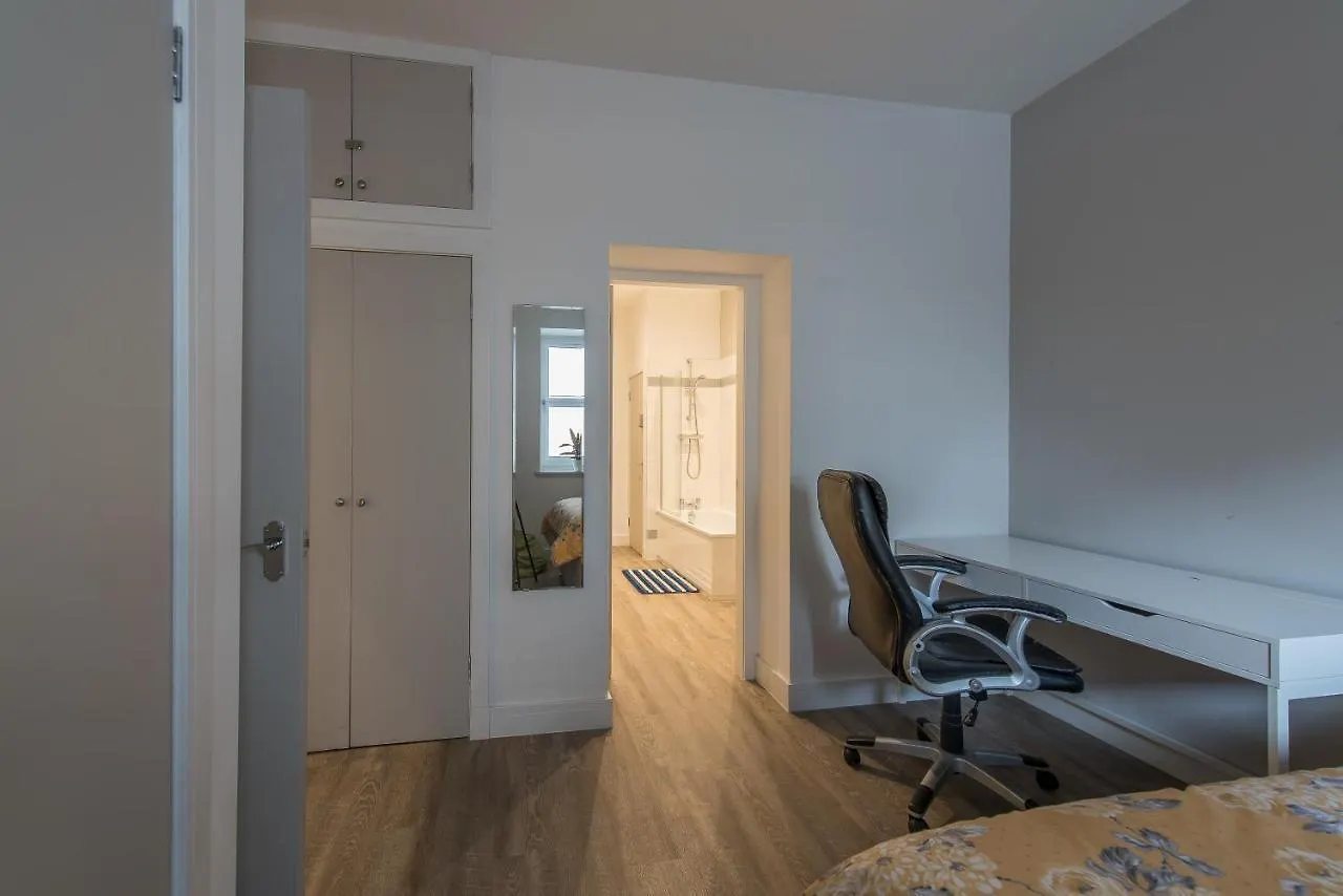 Haymarket Spacious 3 Bedroom Street Level Edinburgh